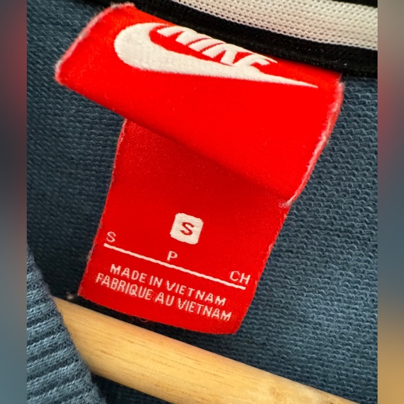 Nike Short Sleeve Sweatshirt T-Shirt - Picture 2 of 2